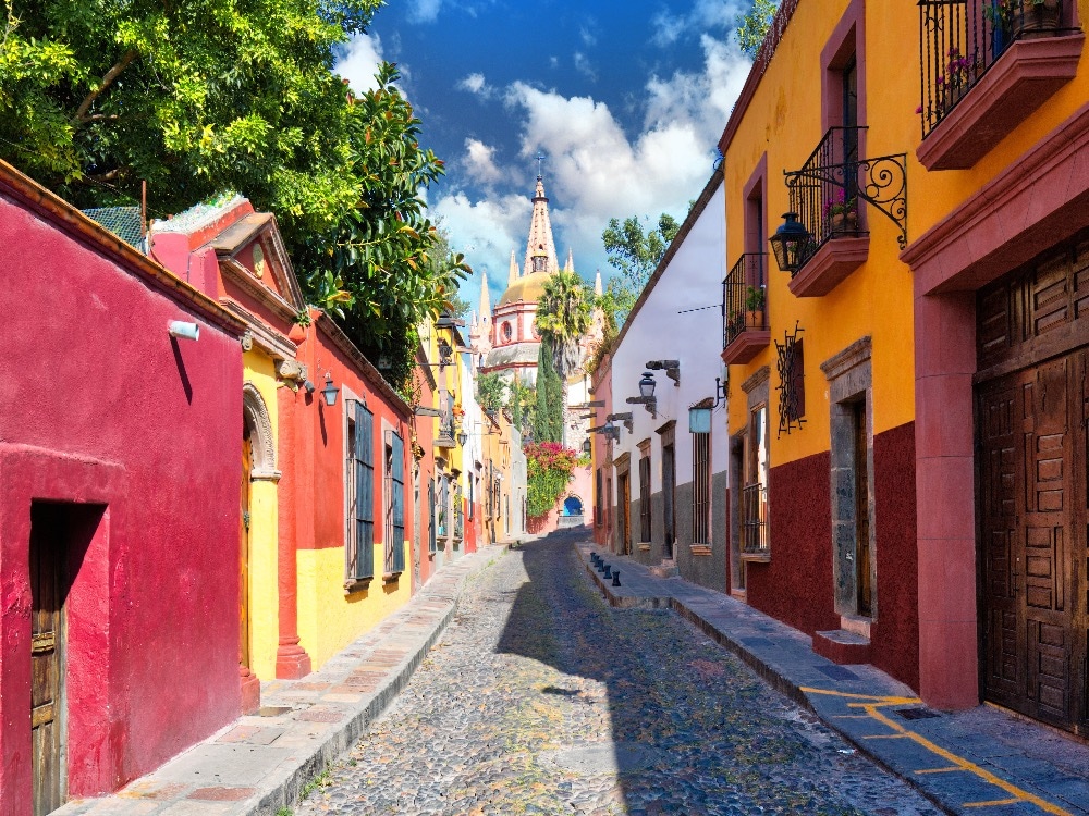 cobblestone street in San Miguel de Allende