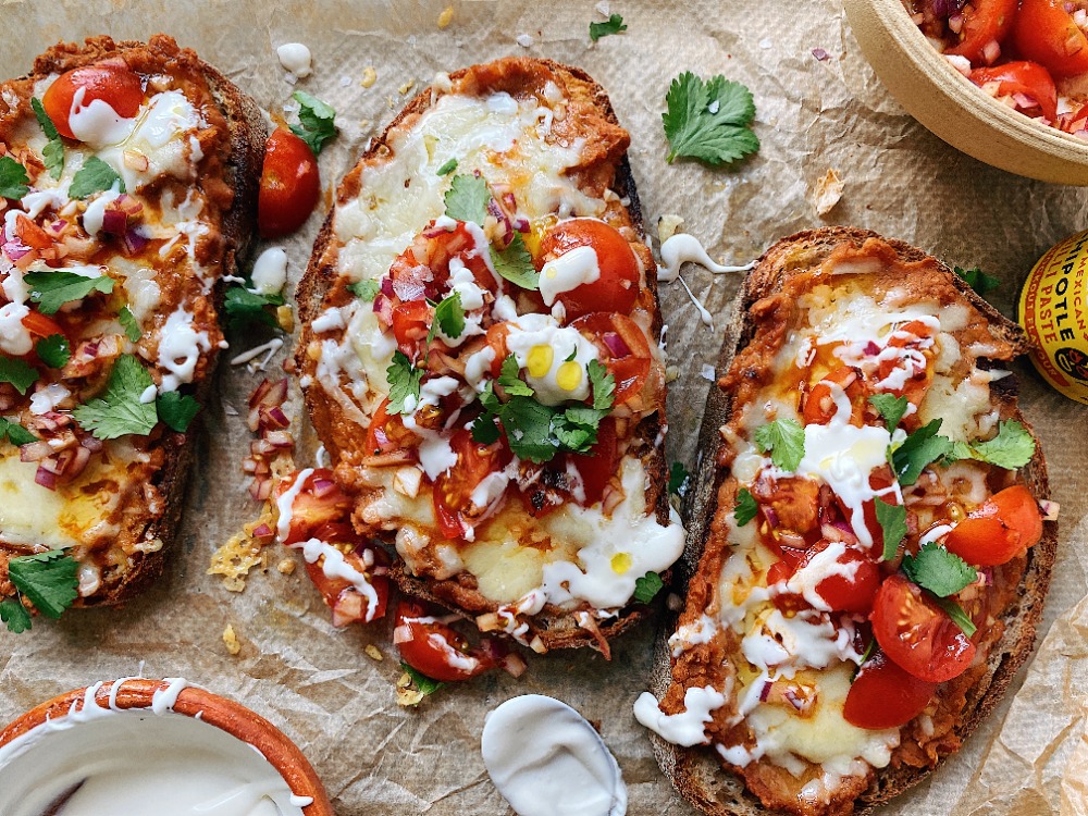 Mexican Molletes Recipe, A Great Mexican Snack - Gran Luchito