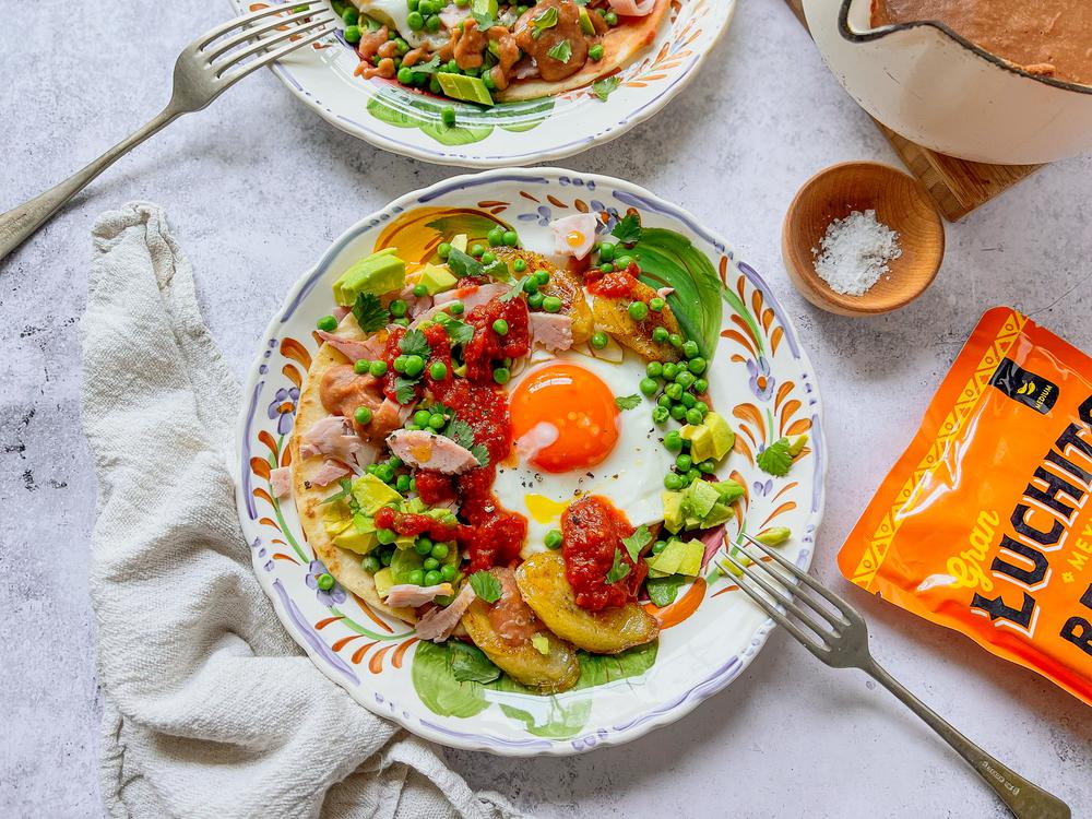 Huevos Motuleños | Mexican Fried Eggs | Gran Luchito